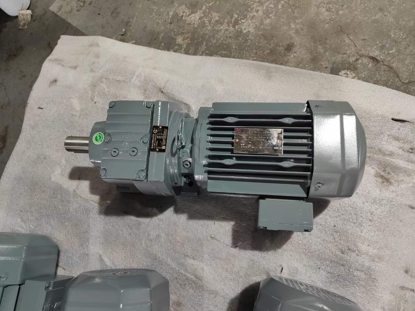 R37-Y1.5KW-15.6M1ƶٻKF107R77DRE90L4