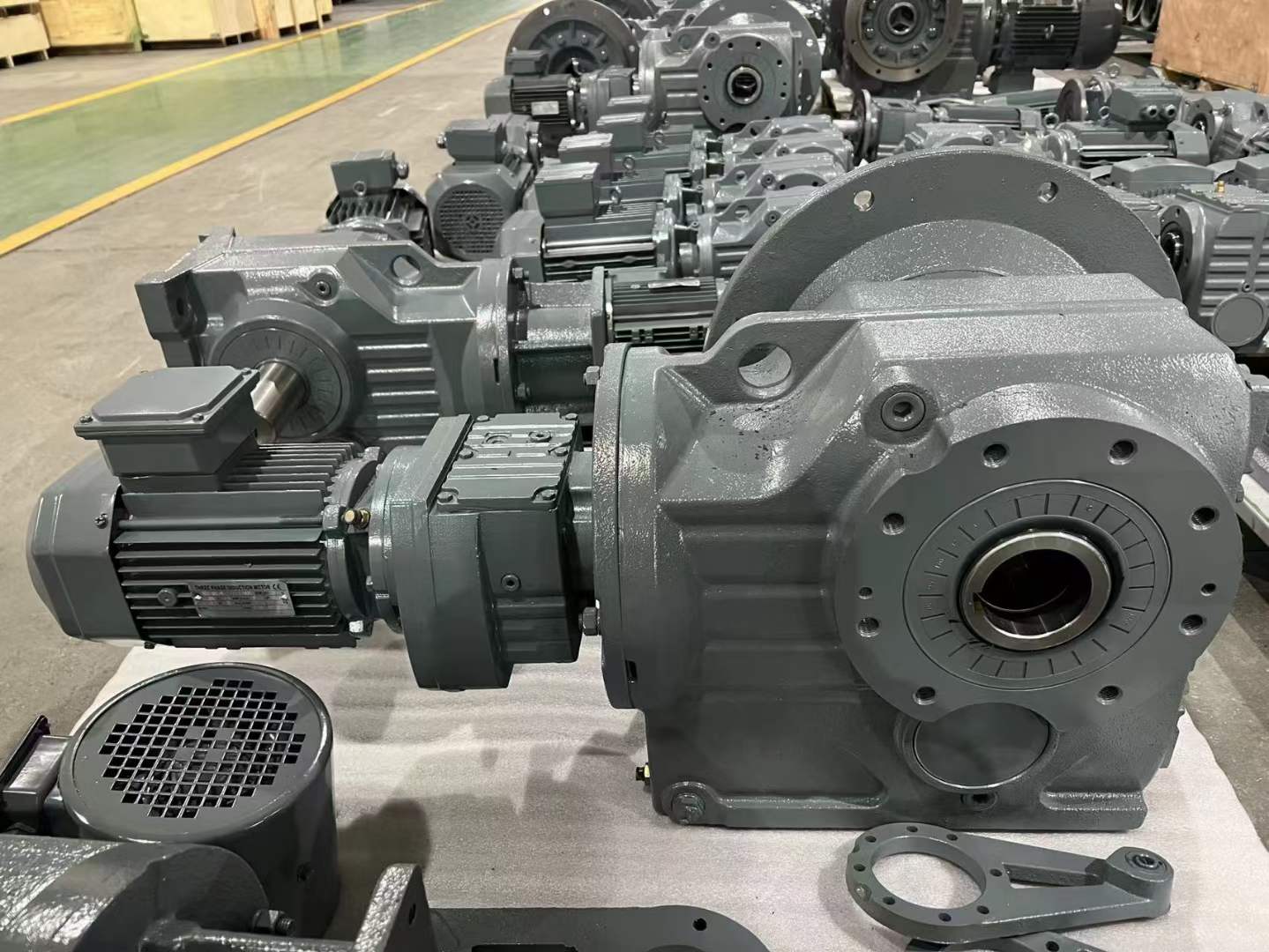 SA77-Y1.5KW-137ٻFF157DV225M4